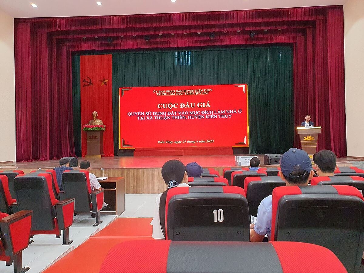 Các cuộc đấu giá đất hiện nay thu hút rất ít người tham gia.