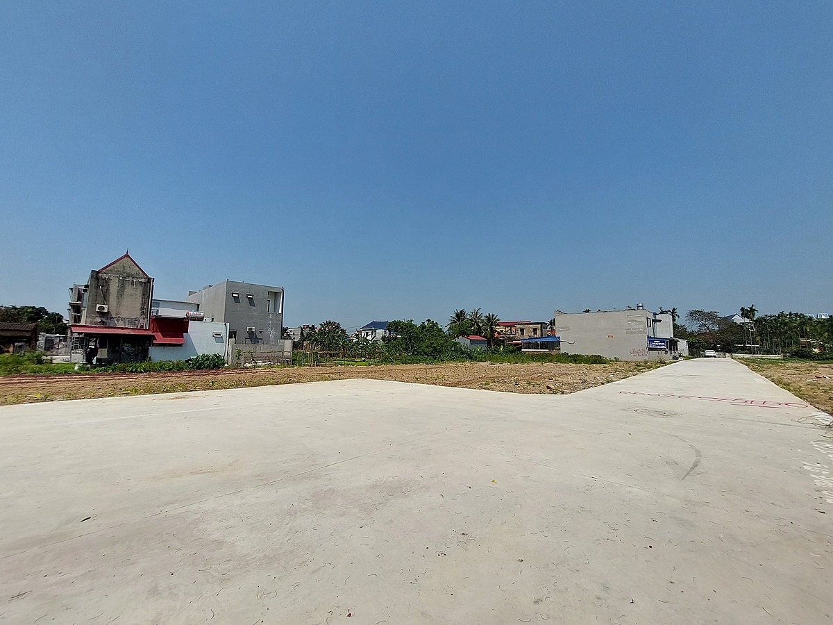 Xứ Đồng, Cửa Kho, thôn Kiến Phong, xã Đồng Thái, huyện An Dương - nơi chỉ cách trung tâm TP Hải Phòng 3-5 km nhưng lần đấu giá đầu tiên 15 lô đất trên tổng số 35 lô cũng bị ế vì không có người tham gia.