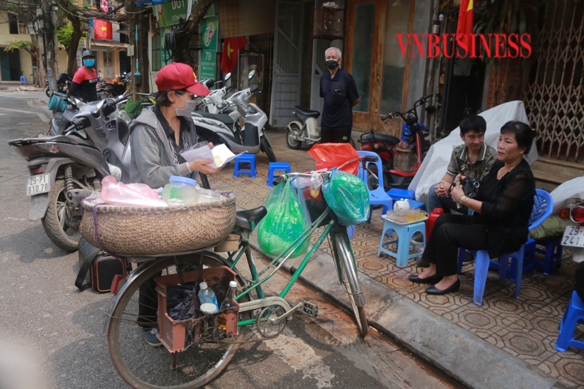 Gánh hàng rong, quán ăn vỉa hè từ lâu đã trở thành nét đặc trưng ở Việt Nam.