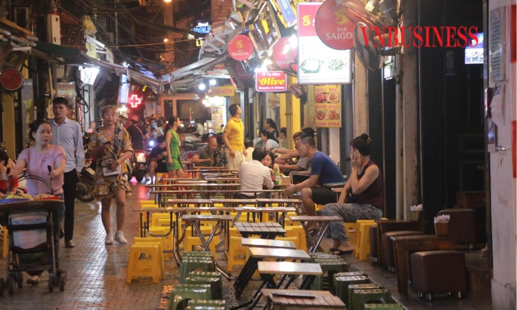 Nền kinh tế bán hàng rong quay trở lại Trung Quốc và câu hỏi cấm hay quản ở Việt Nam