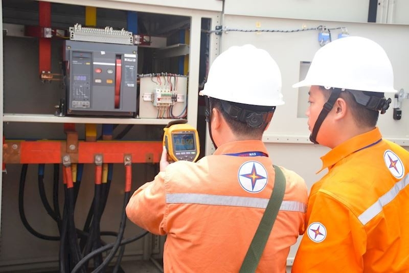 Mất điện trong những ngày nắng nóng sẽ ảnh hưởng tới sinh hoạt của người dân, hoạt động của các doanh nghiệp.