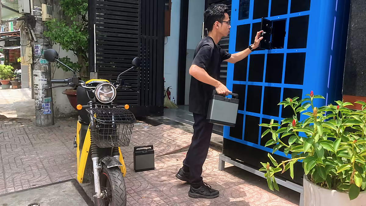 Xe máy điện có thể đóng vai trò then chốt trong việc loại bỏ nhiên liệu hóa thạch ở các nước như Việt Nam, một trong những thị trường xe máy lớn nhất thế giới. &lpar;Ảnh: Liên Hoàng&rpar;