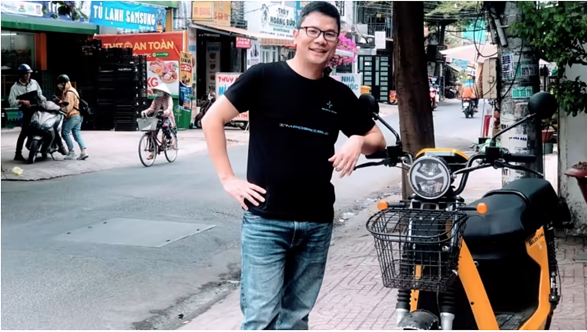 CEO Selex Nguyễn Hữu Phước Nguyên không thích khu vườn có tường bao quanh trong đó các công ty yêu cầu các phụ kiện không tương thích với mạng lưới của họ, chẳng hạn như pin hoặc bộ sạc. &lpar;Ảnh: Liên Hoàng&rpar;