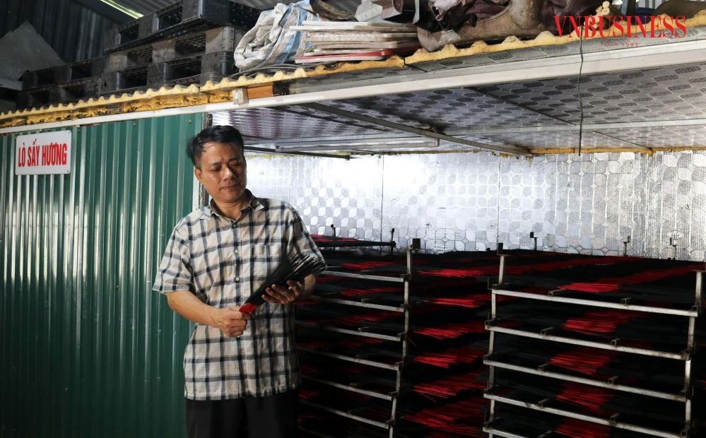 HTX sản xuất hương làng nghề Xà Cầu nổi tiếng với sản phẩm hương đen truyền thống Thủy Hương Tiên.