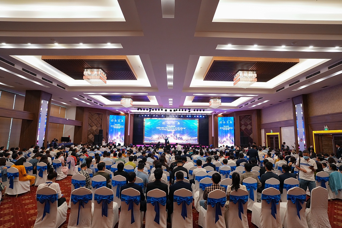 Toàn cảnh Hội thảo Nhận diện tiềm năng và cơ hội đầu tư thị trường bất động sản Tây Nam Bộ.