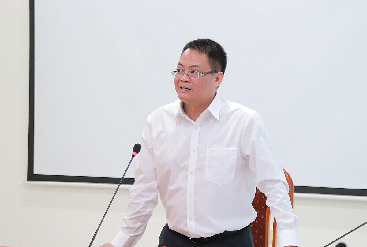 Giám đốc Sở Thông tin và Truyền thông Hà Nội Nguyễn Việt Hùng phát biểu tại cuộc họp.