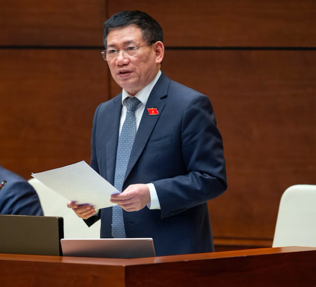 Bộ trưởng Bộ Tài chính Hồ Đức Phớc trả lời một số câu hỏi của các đại biểu tại phiên họp Quốc hội ngày 1/6.