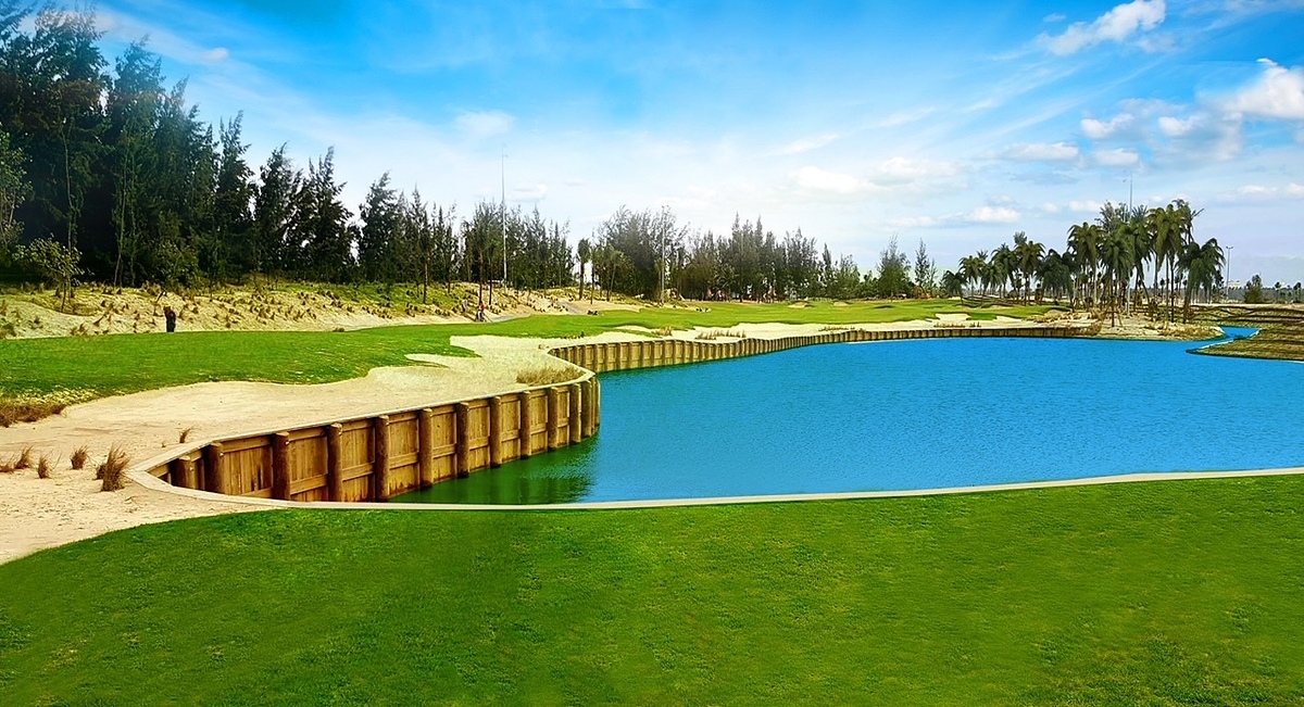 Sân Nicklaus Course thuộc tổ hợp sân gôn Da Nang Golf Resort là sân đầu tiên mang phong cách bờ kè gỗ &lpar;bulkhead style&rpar; tại châu Á.