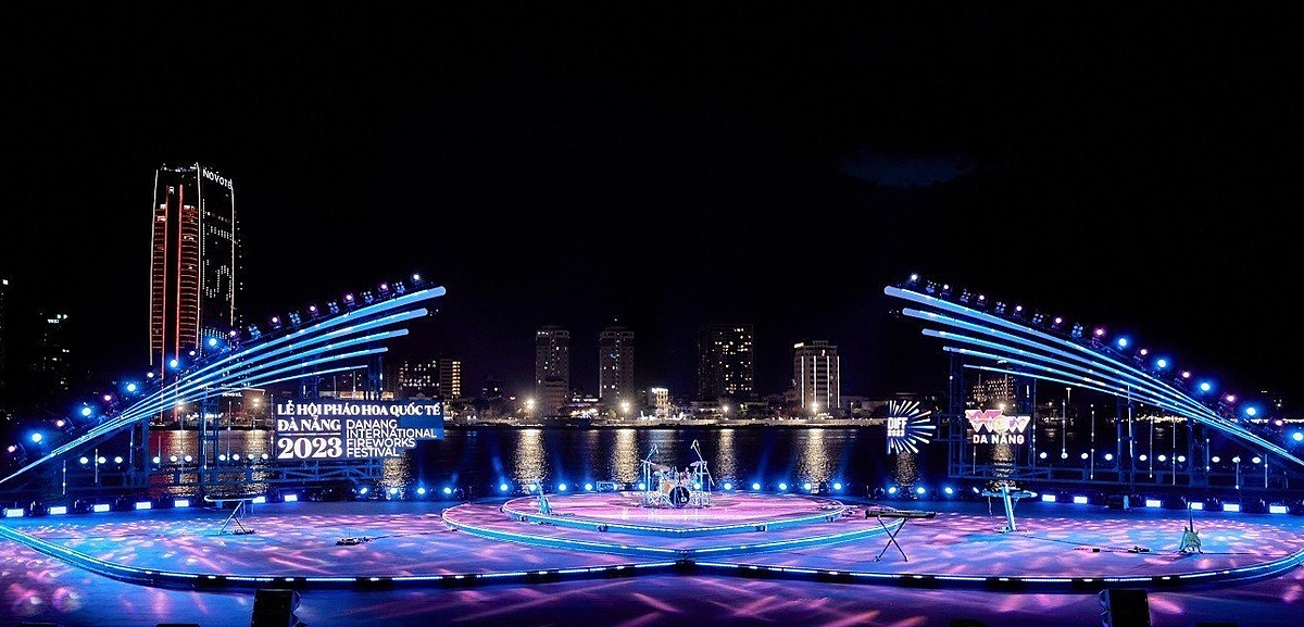 Toàn cảnh sân khấu Lễ hội Pháo hoa quốc tế Đà Nẵng – DIFF 2023 hơn 1.000m2.