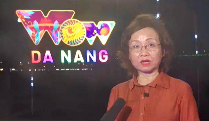 Hình ảnh phỏng vấn bà Ngô Thị Kim Yến – Phó chủ tịch UBDN thành phố Đà Nẵng tại buổi tổng duyệt.