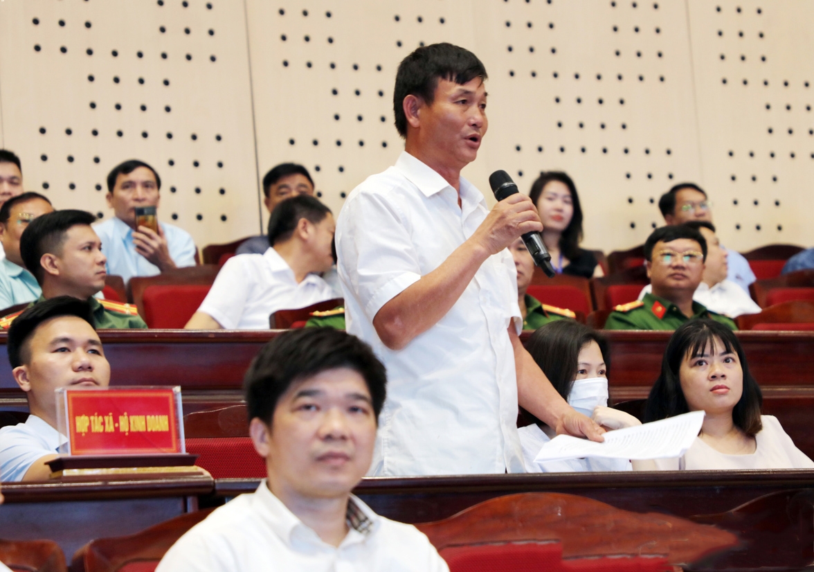 Đại diện HTX đặt câu hỏi tại Hội nghị.