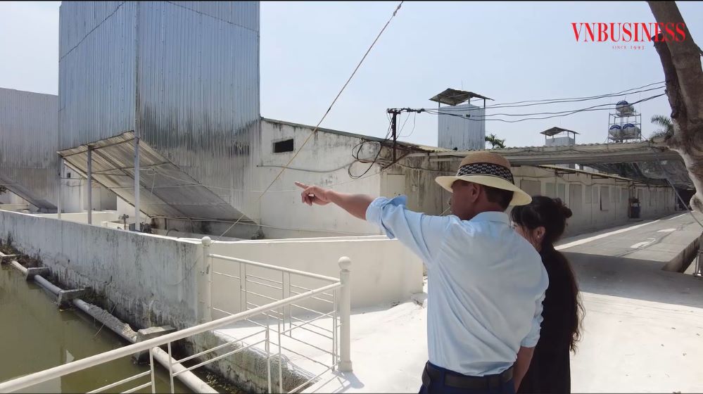 HTX Hoàng Long ứng dụng hệ thống xả thải chảy ra hồ sinh học. Nước thải sau khi lọc sẽ nuôi được cá sạch, giúp môi trường trong lành.