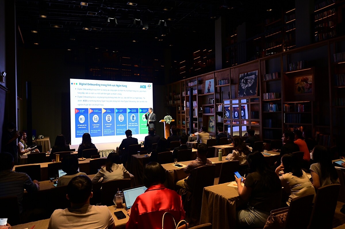 Toàn cảnh lễ ký kết.