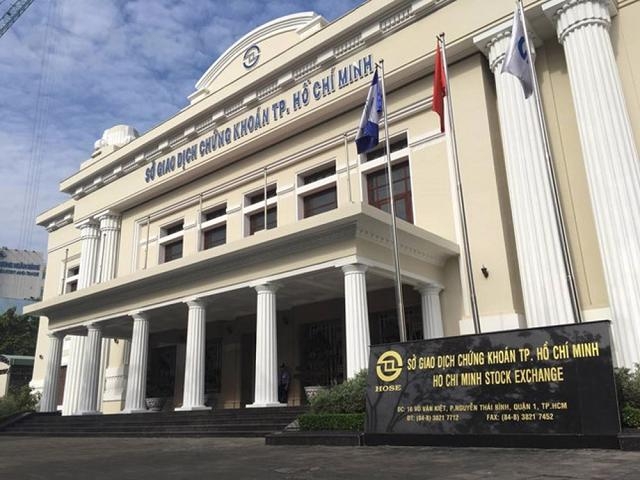 Do doanh thu từ hoạt động nghiệp vụ giảm sút, HoSE báo lãi năm 2022 giảm 23% so với năm 2021.