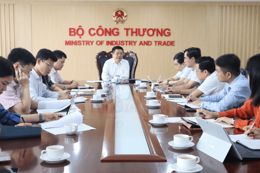 Bộ trưởng Bộ Công Thương Nguyễn Hồng Diên vừa có buổi làm việc với Đoàn thanh tra chuyên ngành về điện.