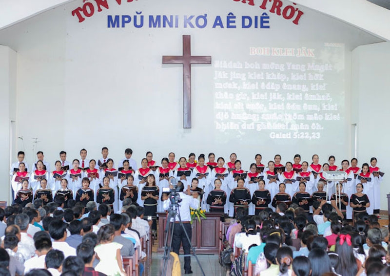 Với phương châm “sống phúc âm”, các tín hữu Tin Lành ở Ea Tul một lòng kính Chúa, yêu nước.