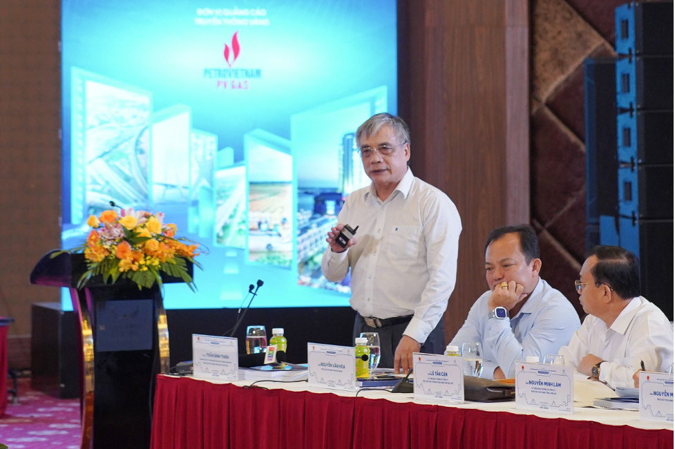 PGS.TS Trần Đình Thiên – Thành viên Tổ tư vấn của Thủ tướng Chính phủ, nguyên Viện trưởng Viện Kinh tế Việt Nam tại Diễn đàn.