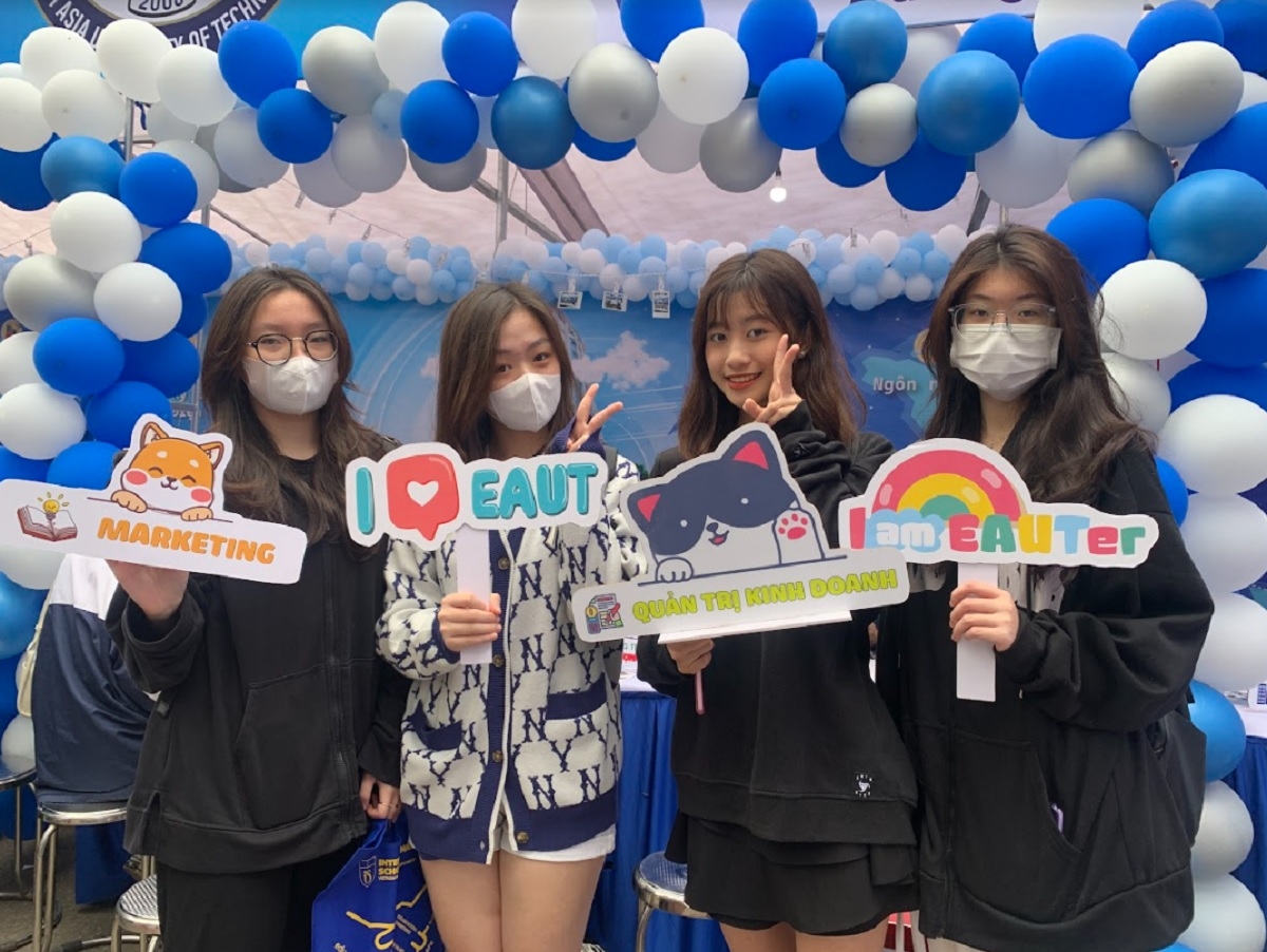 Không gian và phong cách kiến trúc của các tòa nhà trường Đại học Công nghệ Đông Á đều được xây dựng tương đồng với nước tiên tiến.