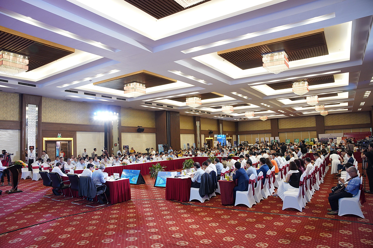 Toàn cảnh Diễn đàn.