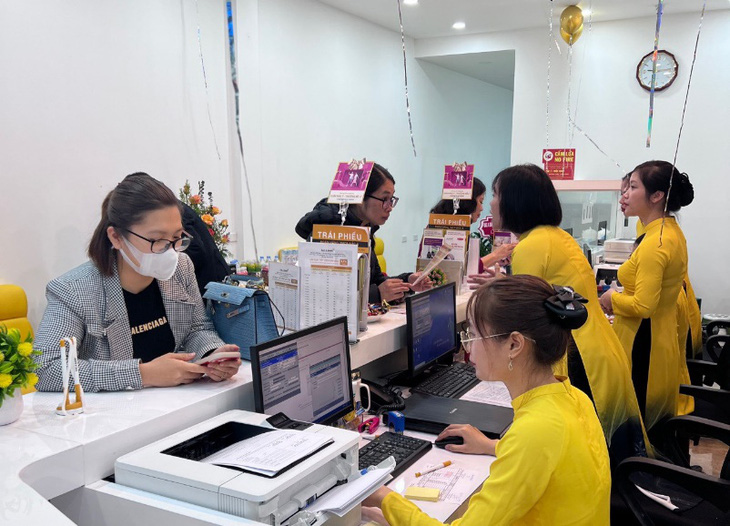 Không khí làm việc tại Phòng Giao dịch.