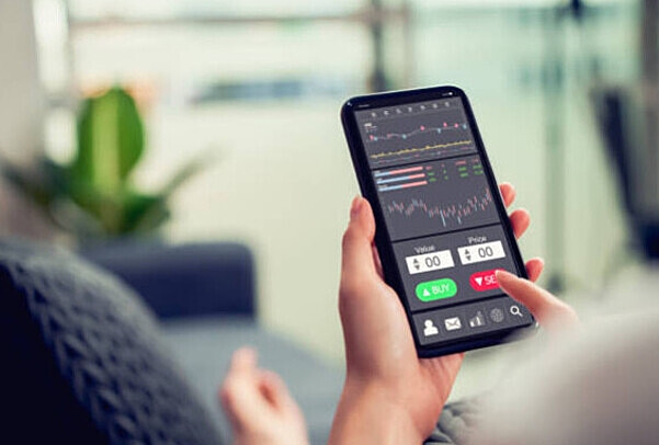 Áp lực bán gia tăng mạnh mẽ, VN-Index mất điểm đáng tiếc cuối phiên.