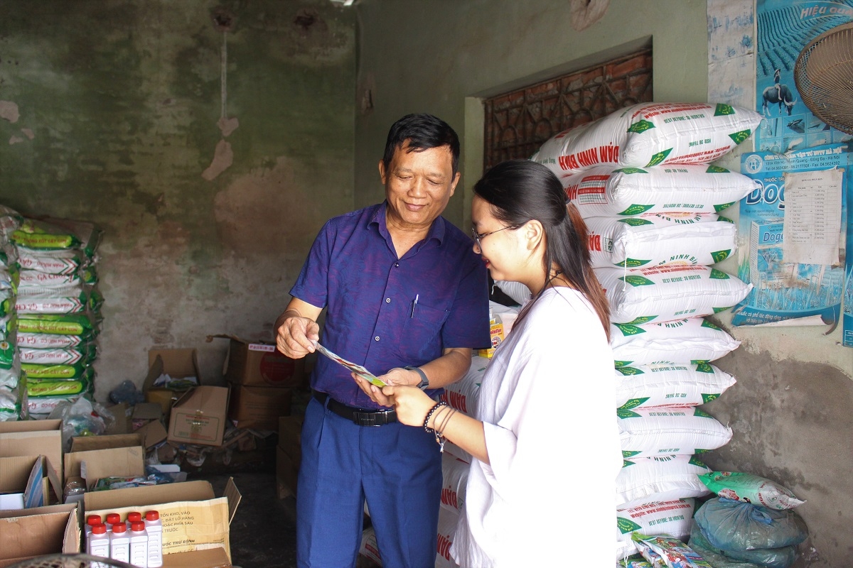 HTX Đông Dư đã duy trì được việc “độc quyền” cung ứng vật tư nông nghiệp cho bà con thành viên từ năm 1998 đến nay. Qua đó, đảm bảo được đầu vào cho thành viên.