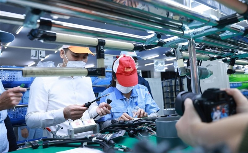 Lăng kính báo chí ghi lại mọi hoạt động của doanh nghiệp, hơi thở của nền kinh tế.