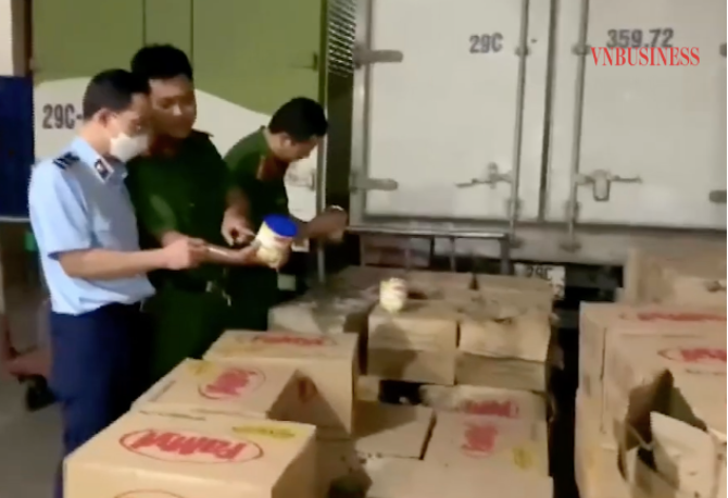 Các đơn vị tăng cường công tác phối hợp, chia sẻ thông tin để phòng ngừa, ngăn chặn tình trạng buôn lậu, gian lận thương mại, hàng cấm &lpar;Nguồn: QLTT Hà Nội&rpar;.