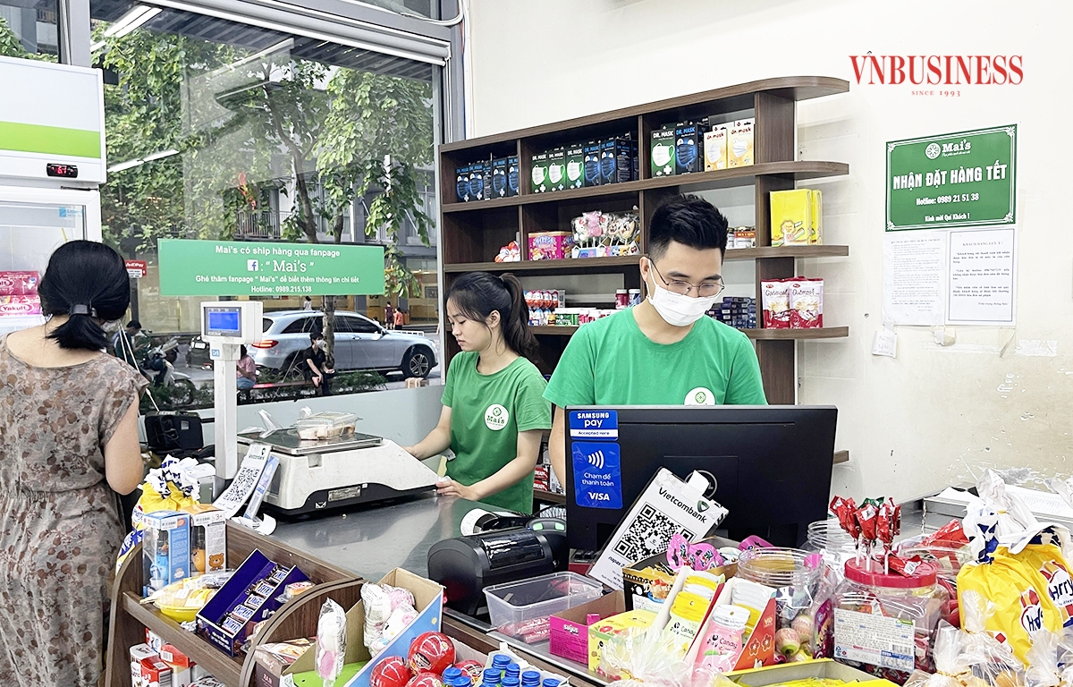 Mã QR của các dịch vụ thanh toán xuất hiện tại hầu hết các cửa hàng trên địa bàn TP.Hà Nội.