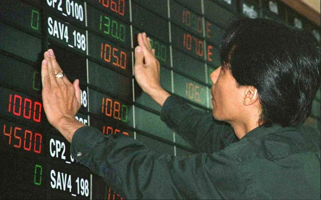 Áp lực điều chỉnh quay trở lại, VN-Index thoát hiểm cuối phiên.