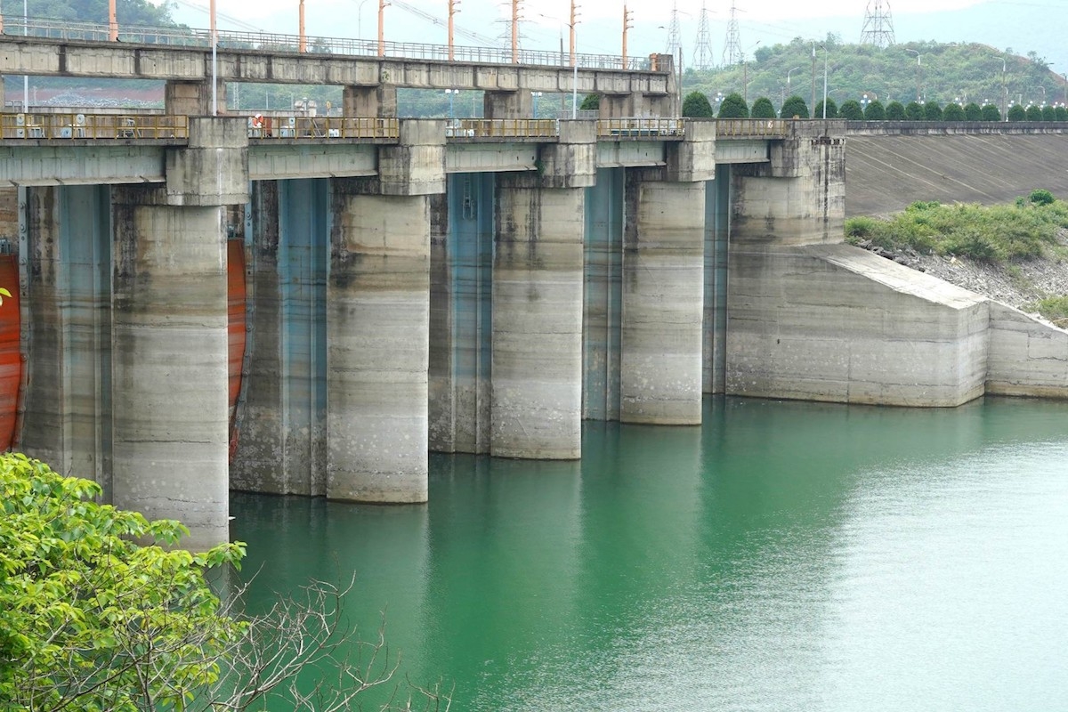Các hồ chứa lớn đang nâng cao mực nước, hạn chế huy động phát điện để dự phòng cho đợt nắng nóng tiếp theo.