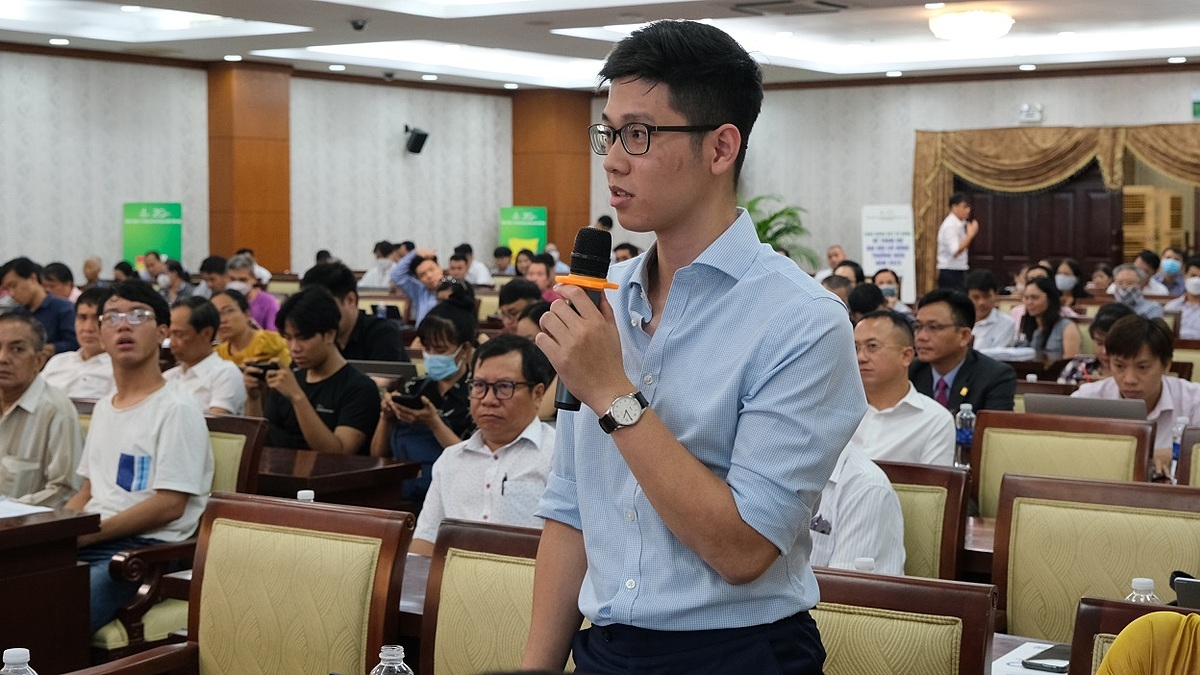 Các cổ đông phát biểu ý kiến trong phiên thảo luận.