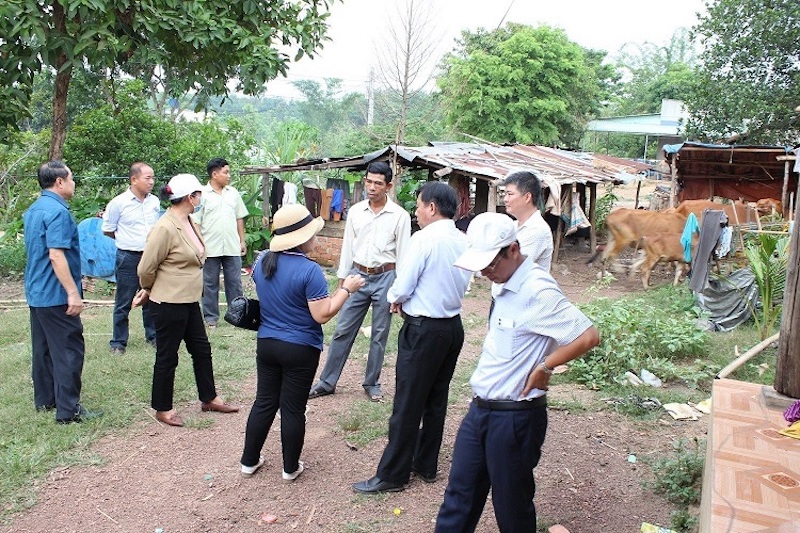 Các mô hình giảm nghèo hiệu quả ở xã Long Tân đã được chia sẻ, trao đổi kinh nghiệm với đoàn công tác của một số địa phương khác.