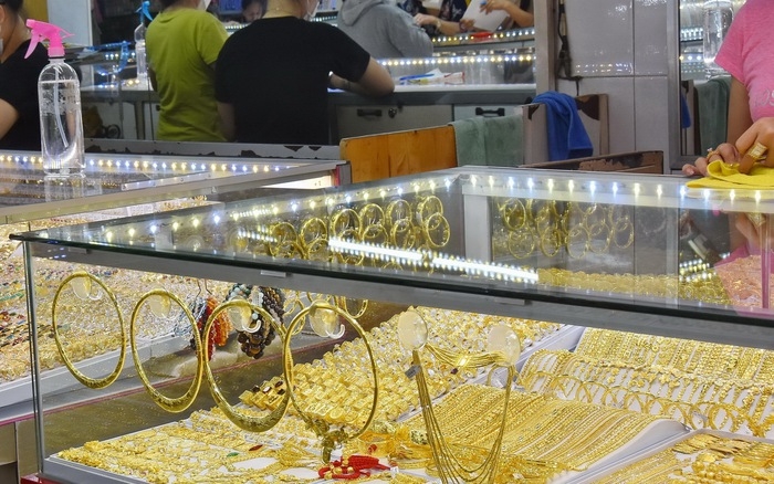 Cùng chiều thế giới, giá vàng trong nước đồng loạt giảm. &lpar;Ảnh: Int&rpar;