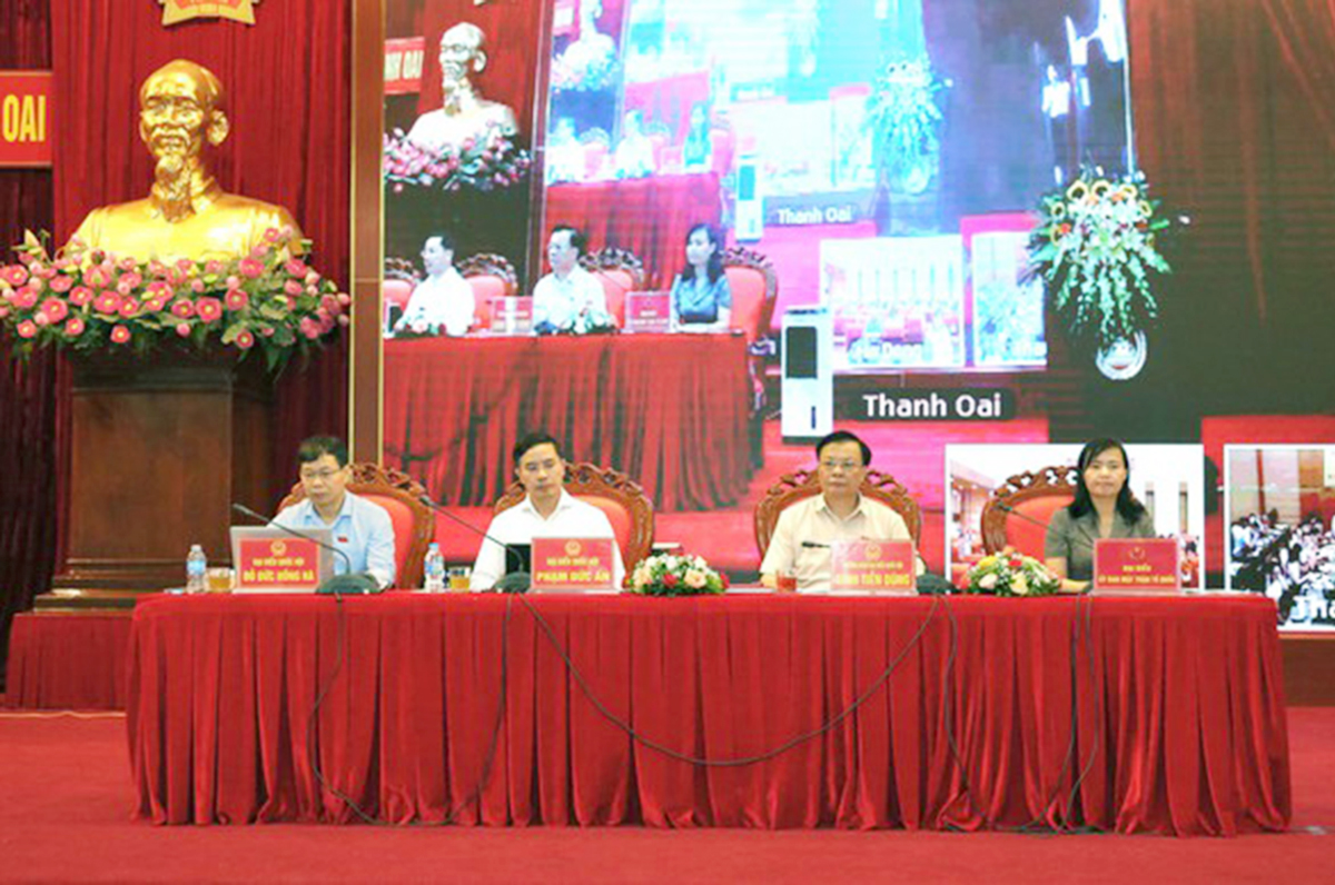 Nhiều vấn đề nóng về đất đai, giải phóng mặt bằng, giao thông... được nêu ra tại cuộc tiếp xúc cử tri ngày 29/6.