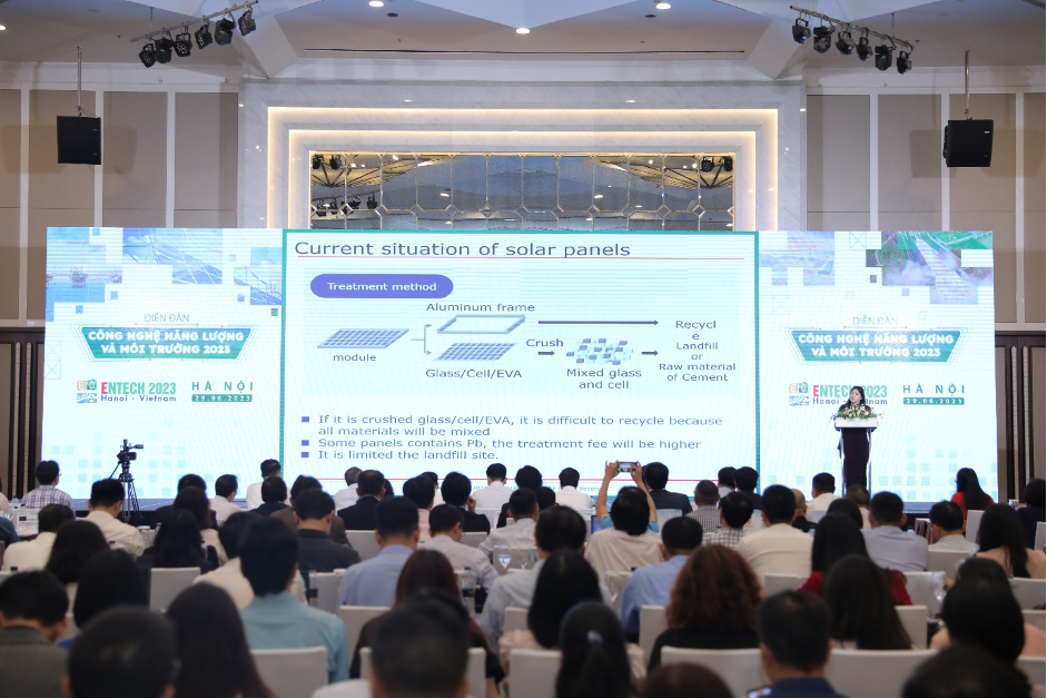 Toàn cảnh diễn đàn.