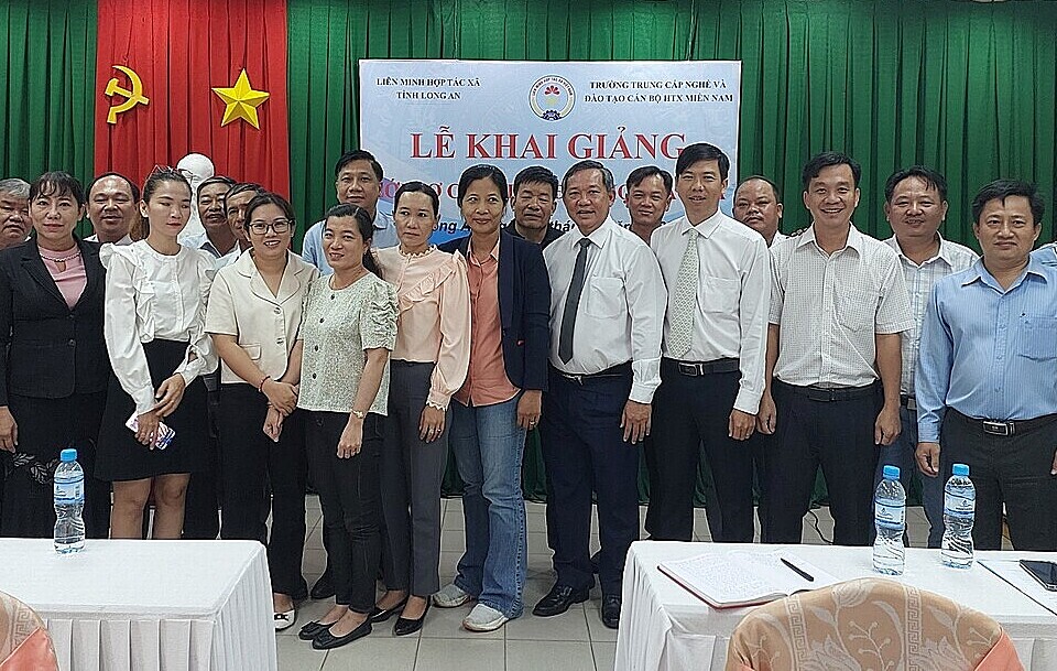 Tham gia các khóa đào tạo, lãnh đạo các HTX được trang bị kiến thức về Luật HTX như thành lập và đăng ký hoạt động HTX, tổ chức và hoạt động HTX, tài chính trong HTX…