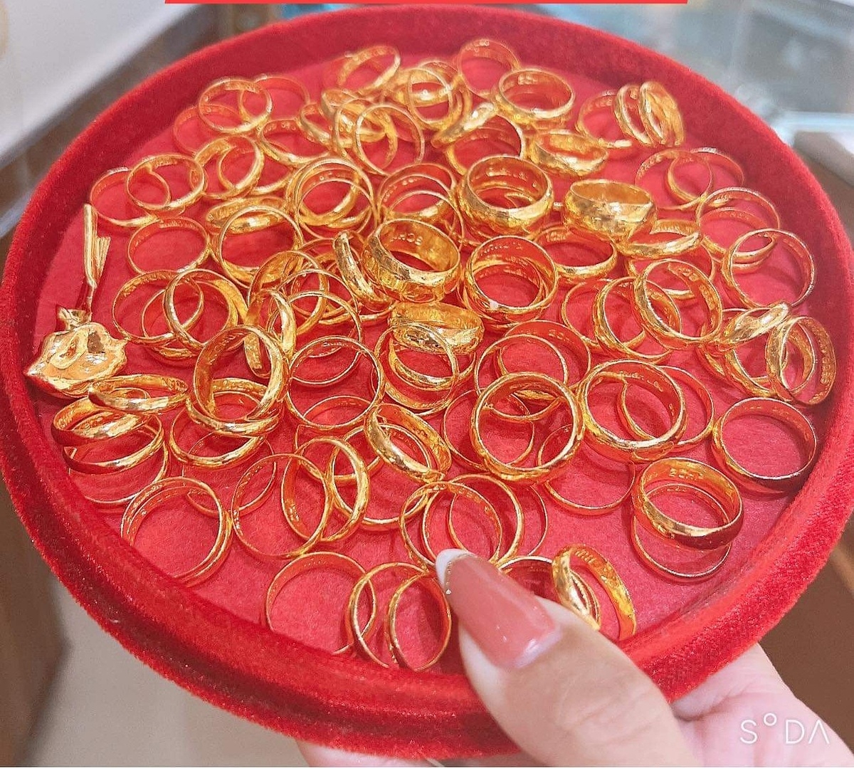 Giá vàng nhẫn tiếp tục giảm thêm 50.000 đồng/lượng. &lpar;Ảnh: Int&rpar;