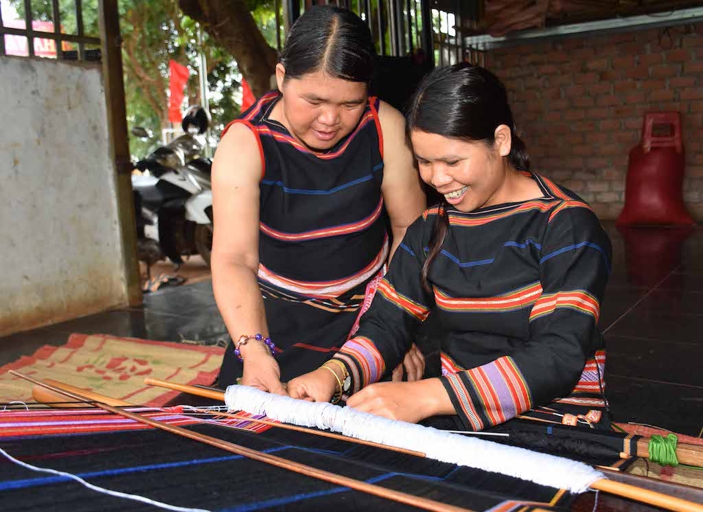 HTX Nông nghiệp và dệt thổ cẩm Glar tạo sinh kế ổn định cho bà con tín hữu và phụ nữ dân tộc thiểu số ở địa phương.