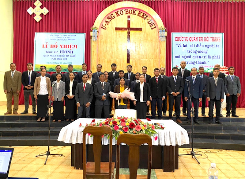 Các tín hữu Tin lành thuộc Chi hội Plei Brel Dôr ở xã Glar nêu cao tinh thần kính Chúa, yêu nước.