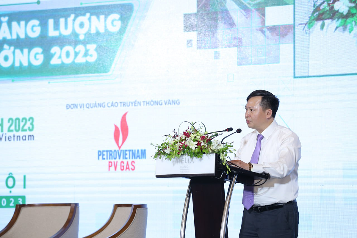 Các chuyên gia trình bày và thảo luận.