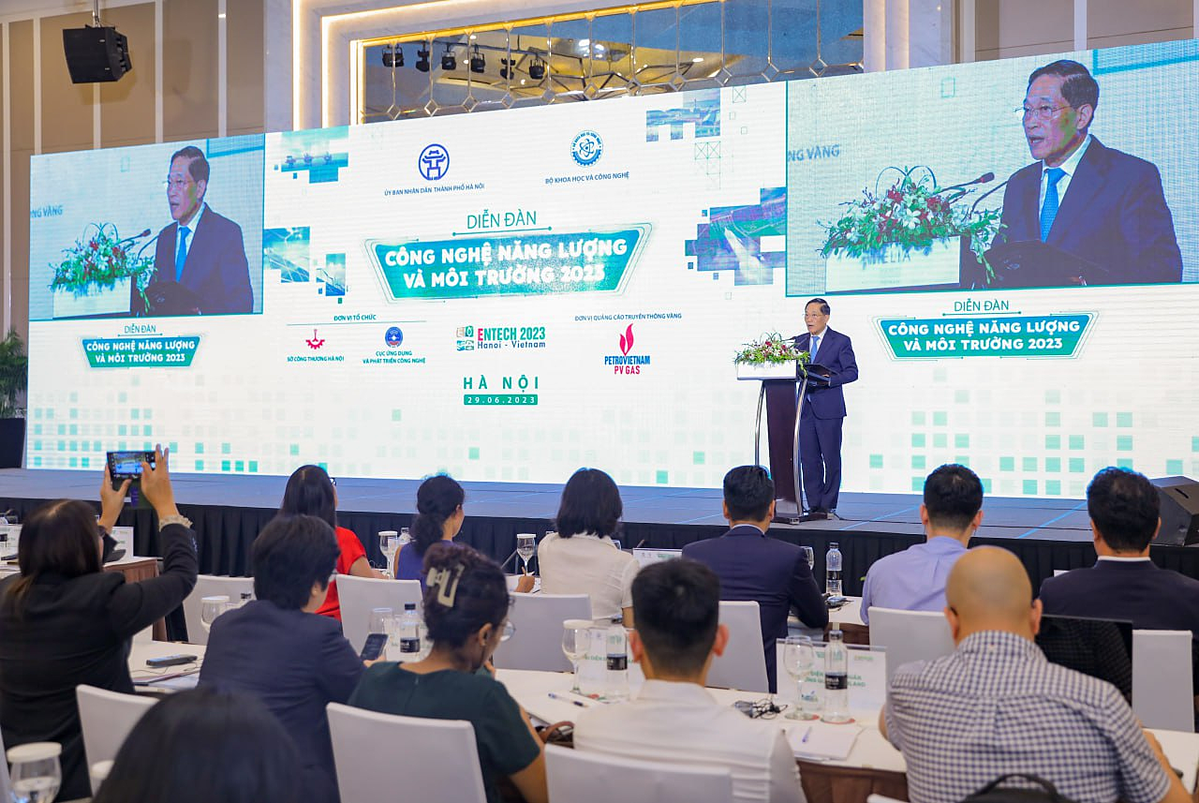 Thứ trưởng Bộ Khoa học và Công nghệ Trần Văn Tùng phát biểu khai mạc diễn đàn.