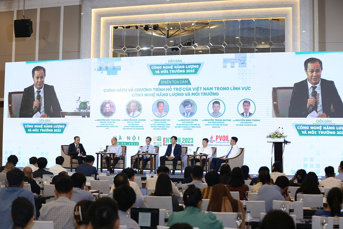 Diễn đàn cũng cung cấp một phiên tọa đàm với sự tham gia của các lãnh đạo đại diện các Bộ, Ban và ngành liên quan.