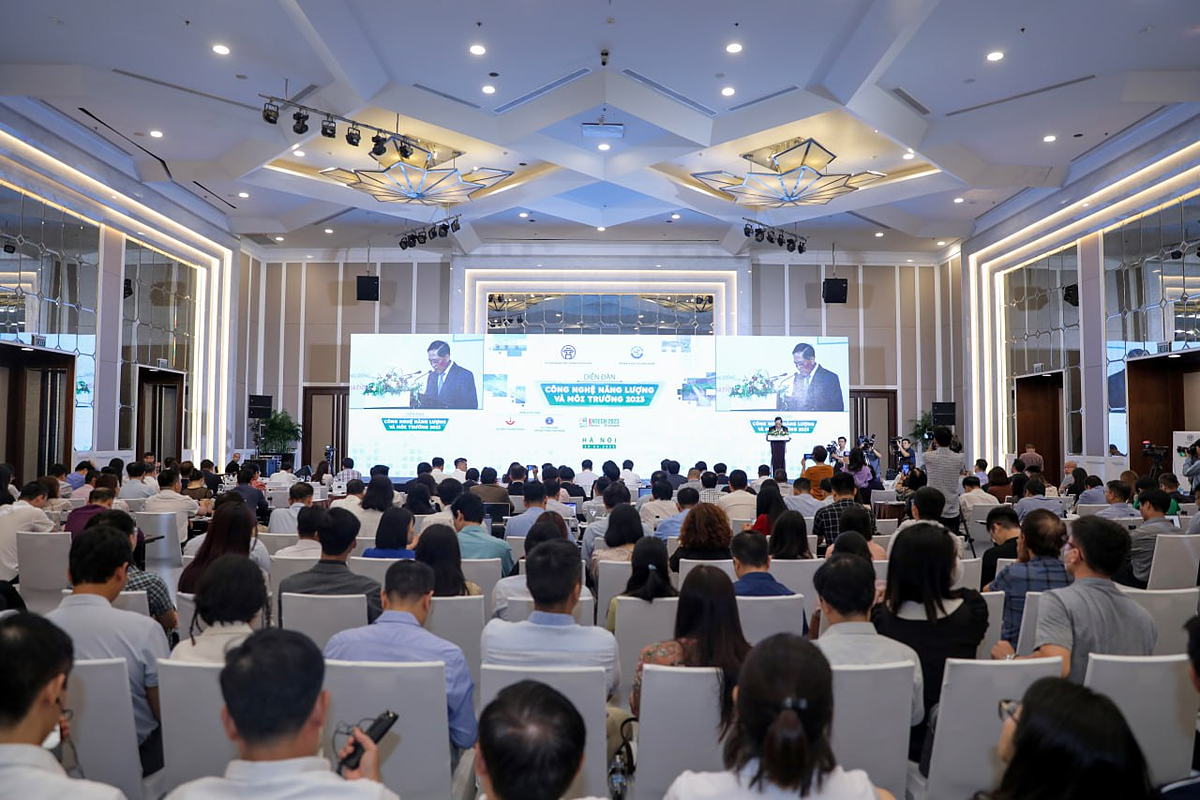 Toàn cảnh diễn đàn.