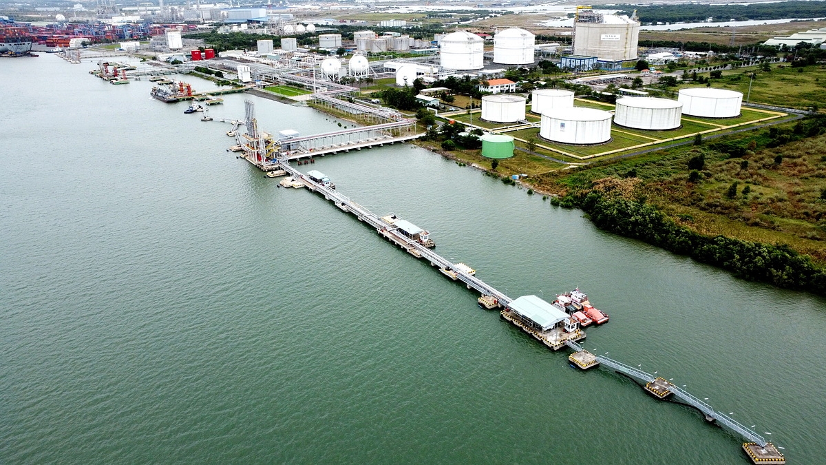Hệ thống cảng nhập khí LNG.