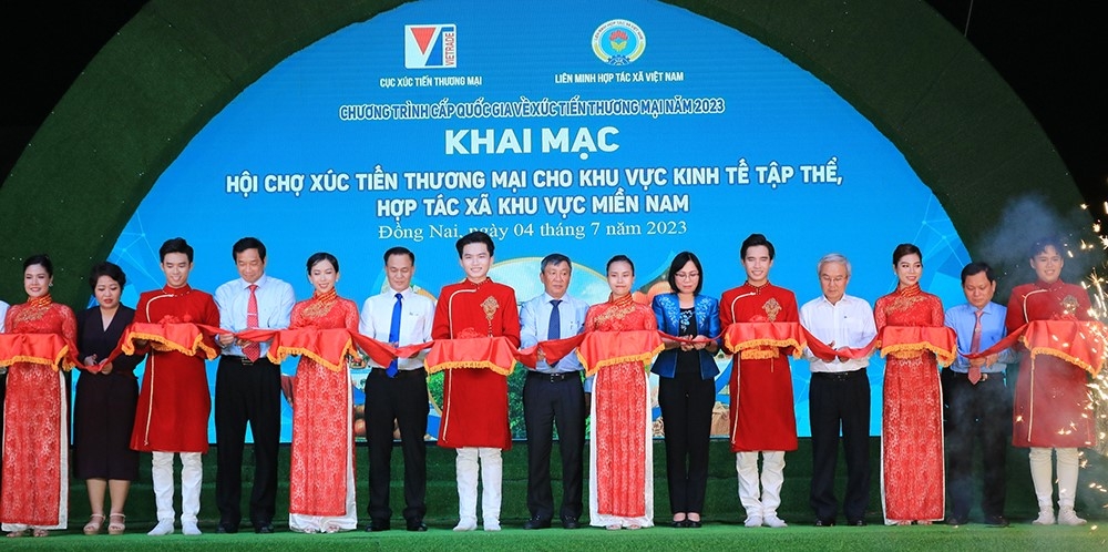 Hội chợ thu hút hơn 200 HTX đến từ 42 liên minh HTX tỉnh, thành phố; 150 doanh nghiệp đến từ các Sở công thương của khu vực miền Nam tham gia.