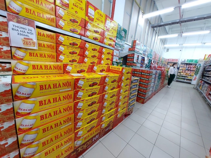 Theo các chuyên gia, việc áp thuế TTĐB với rượu bia cần nghiên cứu đánh giá kỹ lưỡng hơn, theo lộ trình rõ ràng.