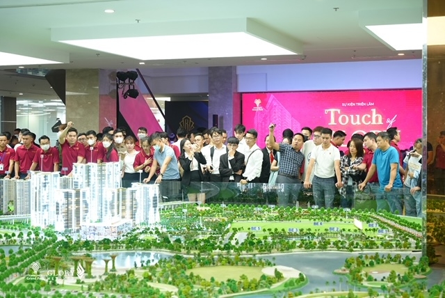 Sự kiện triển lãm Touch of Glory mới đây đã thu hút đông đảo khách hàng tham dự, dấu hiệu cho thấy lượng khách quay lại thị trường BĐS đang tăng nhanh.