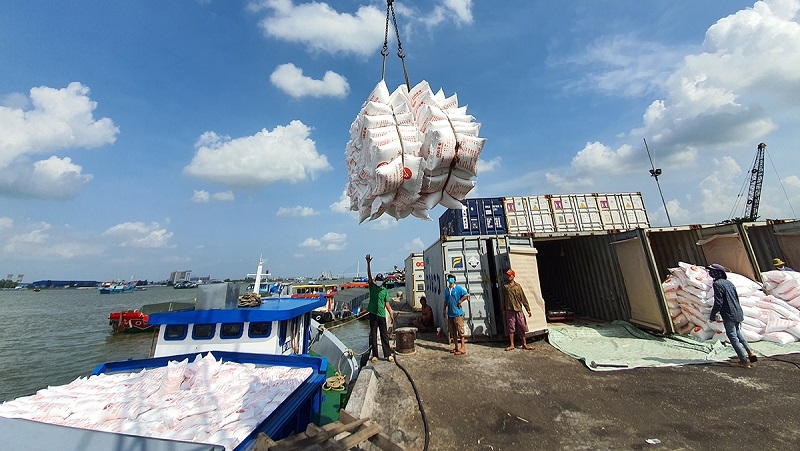 Sản lượng gạo thế giới có thể giảm, tồn kho ở mức thấp, trong khi tiêu thụ gạo tăng nhẹ, điều này sẽ thúc đẩy giá gạo xuất khẩu trong 6 tháng cuối năm nay.