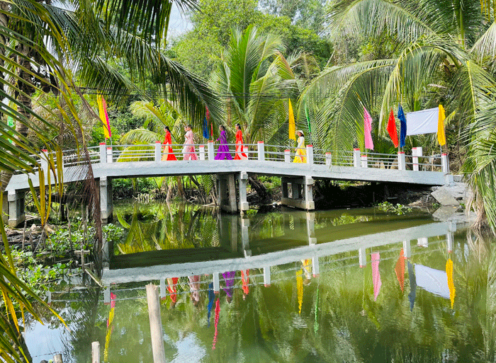 Những cây cầu nông thôn với sự đóng góp của bà con phật tử giúp vùng quê Tân Phước thêm tươi đẹp.